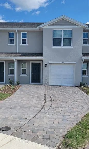 2927 Hammock Cir — Photo 1