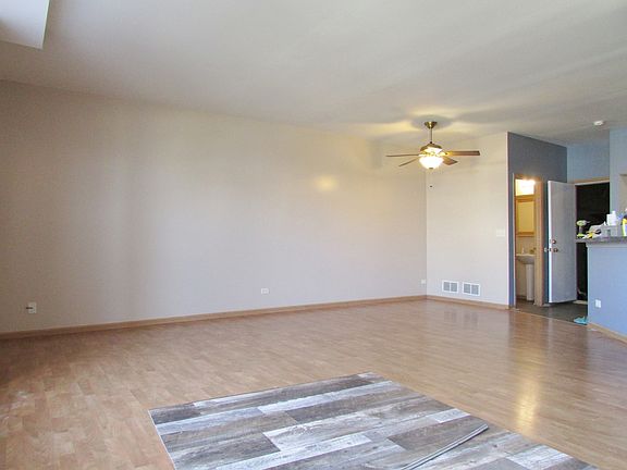 2nd image of 2047 Woodside Dr