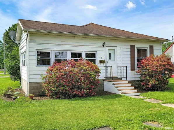 134 Fair Ave, Flora, IL 62839