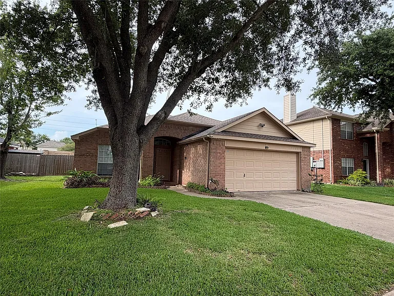 9803 Hallmark Ln — Photo 3