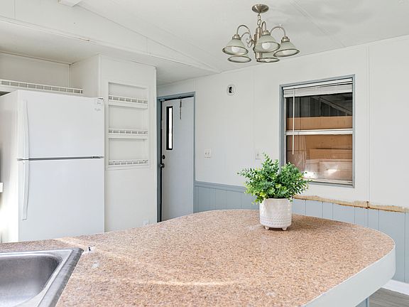 5th image of 36039 Zinnia Ave