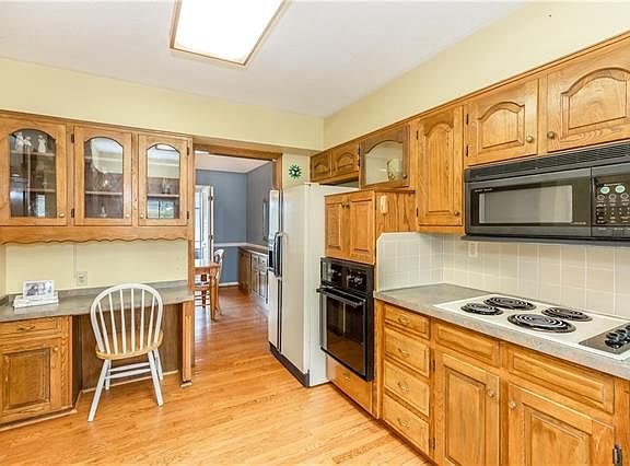 4th image of 6829 Lakeshore Dr