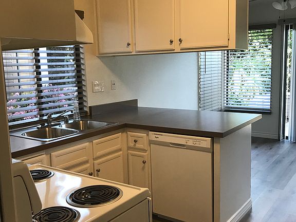 2nd image of 329 Windjammer Cir