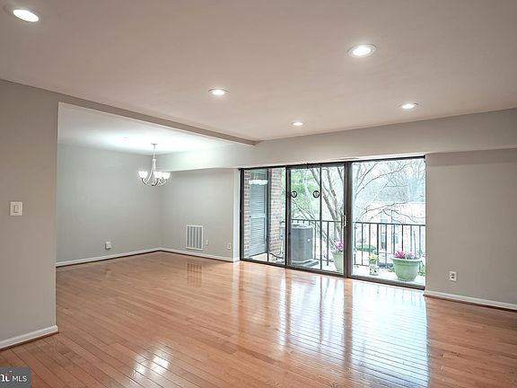 4th image of 4416 Island Pl APT 102