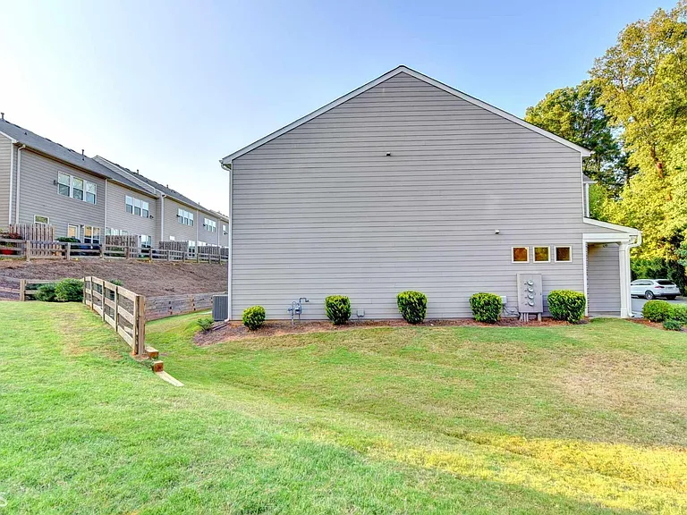 7033 Kingswood Run Dr — Photo 12