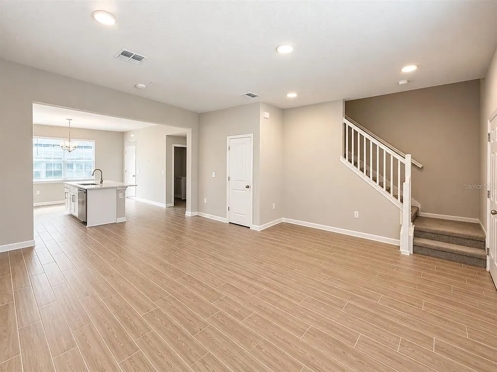 3 bed, 2.5 bath, 1691 sqft, $2,550 — Photo 3