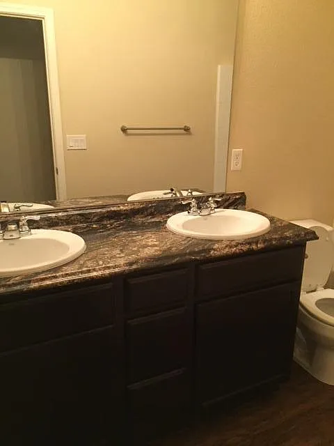 4 bed, 1827 sqft, $3,195 — Photo 2
