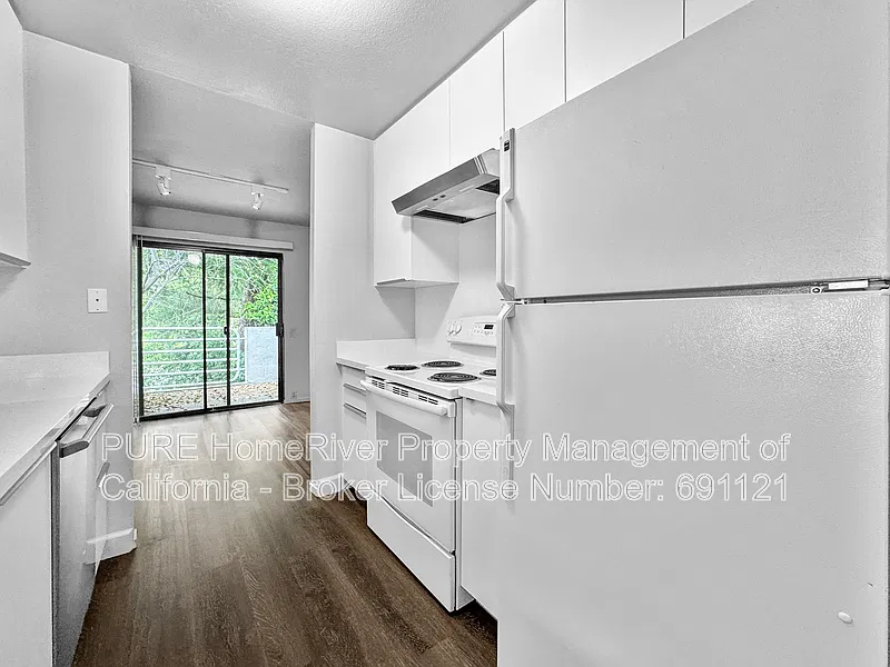 2 bed, 1.0 bath, 1040 sqft, $1,600 — Photo 4
