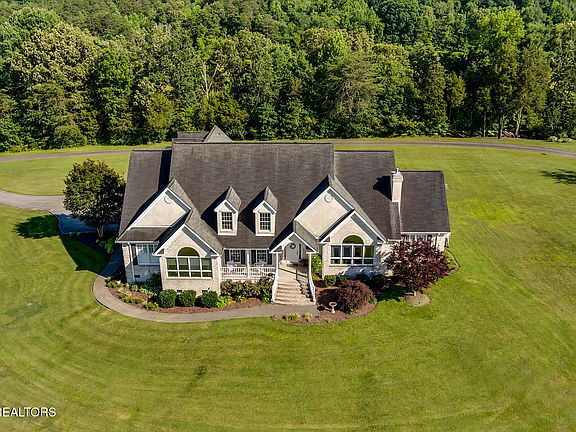 2nd image of 1044 Smith Valley Rd