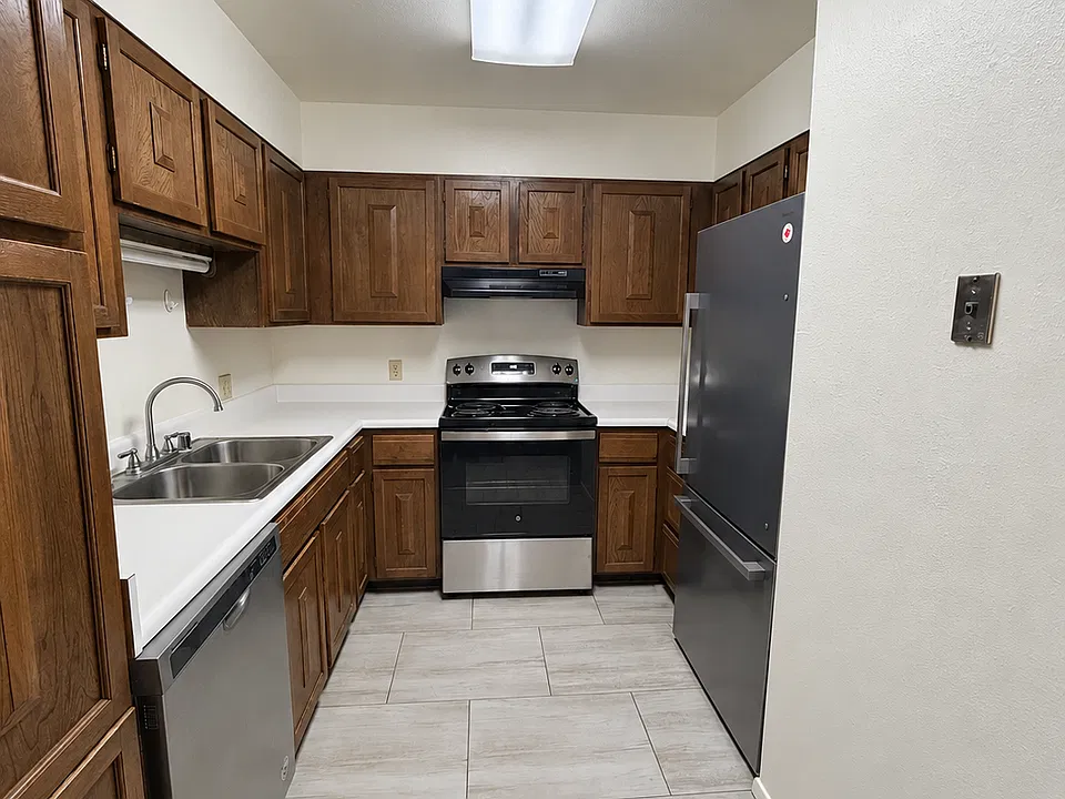 3055 Trinity Dr #412