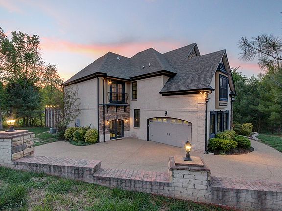 2nd image of 2037 Baldwin Pl