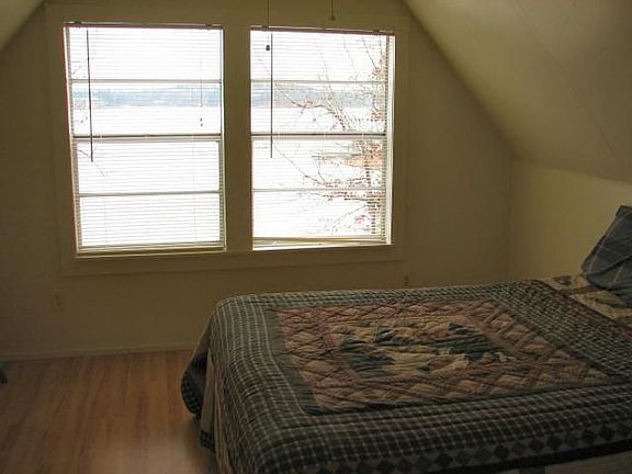 4th image of 337 S Holiday Dr