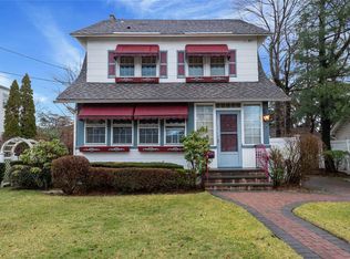 47 Hampton Rd, Lynbrook, NY 11563