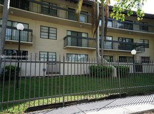 12-5201 Orduna Dr #12, Miami, FL 33146