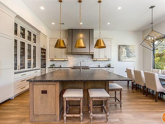 Kitchen 7.5' x 9' island