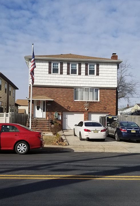 2nd image of 1208 Burnet Ave