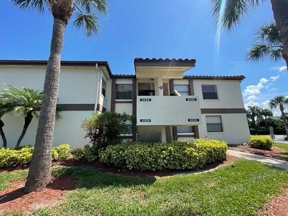 2nd image of 6062 Willowpointe Cir