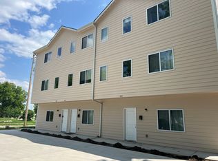 905 Sunset Ave, Manhattan, KS 66502