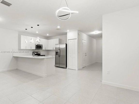 3rd image of 5090 SW 37th St