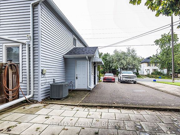 5th image of 97 Adelaide Ave E