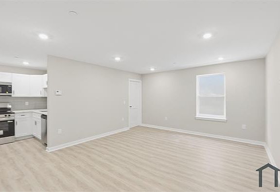 4th image of 4129 Ogden St #4