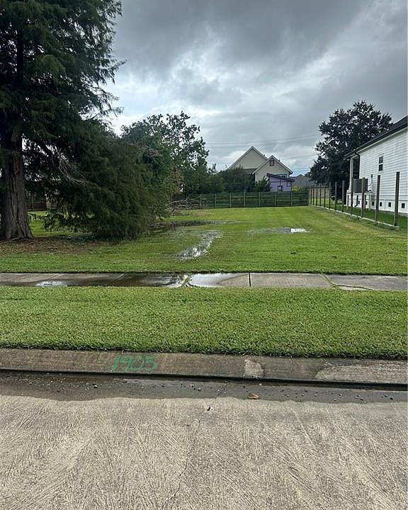 1st image of 1905 Alexander Ave