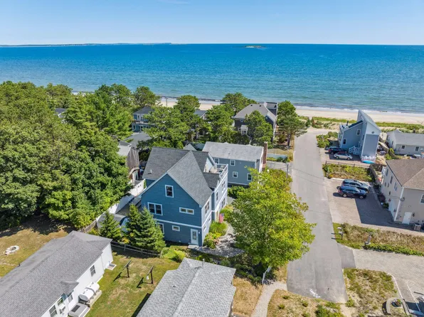 8 Lighthouse Lane, Saco, ME 04072