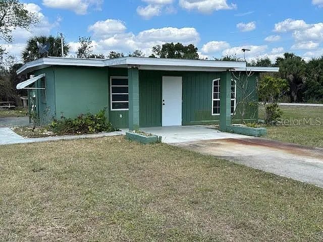 1417 Terry side yard