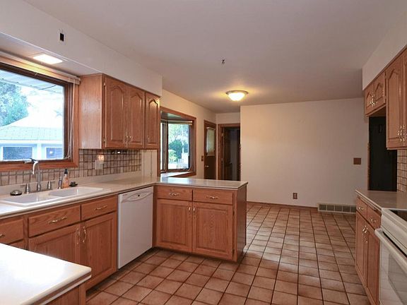 5th image of 1620 Longmeadow Dr