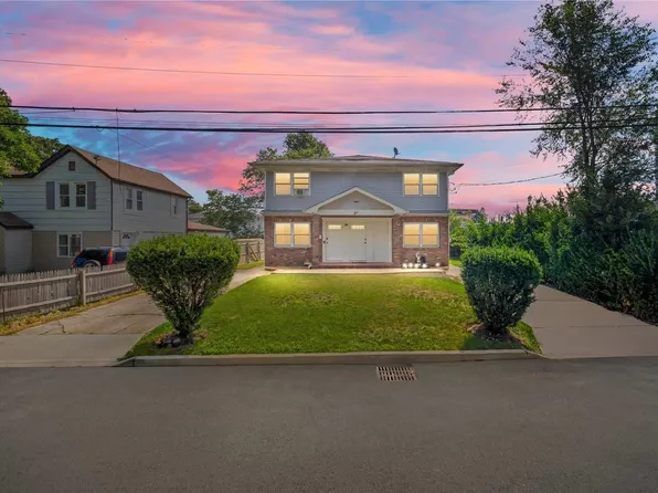 6 Lake Drive, Copiague, NY 11726