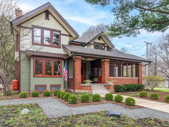 228 N 4th St, Geneva, IL 60134