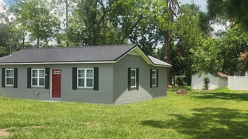 1218 Jane St Photo 1