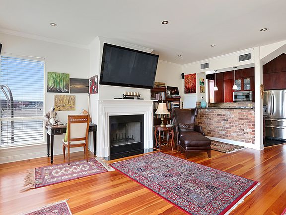 4th image of 330 Julia St #Penthouse 11