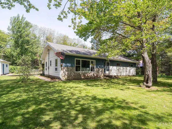 1029 Ortman Rd, Marquette, MI 49855