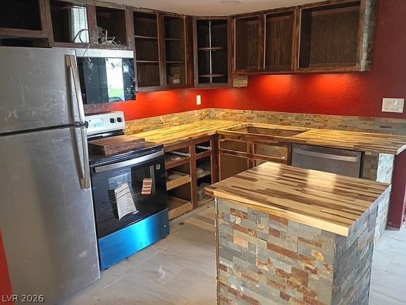 3rd image of 510 E Simkins Rd