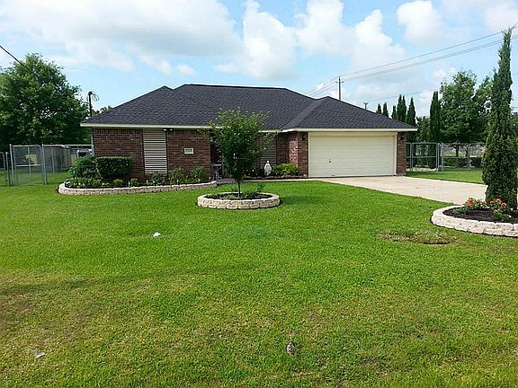 very well maintained and lush landscaping