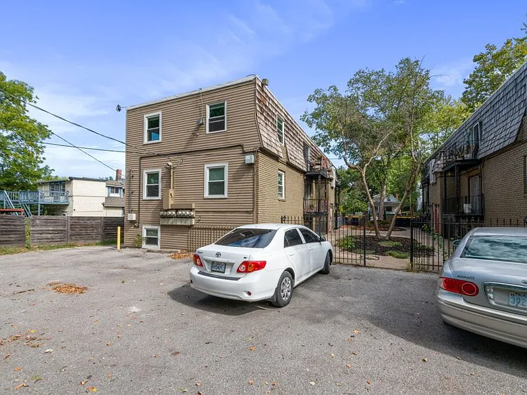 4140-42 Oak St — Photo 3