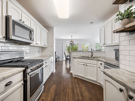 3rd image of 668 Acadia Cir