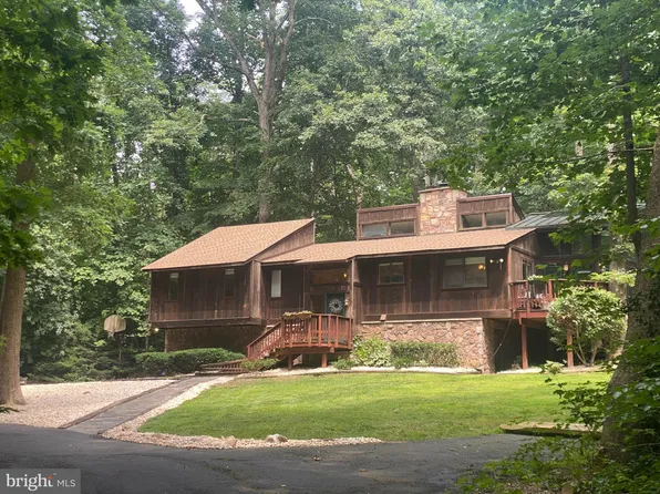 13107 Foxhall Dr, Woodbridge, VA 22192