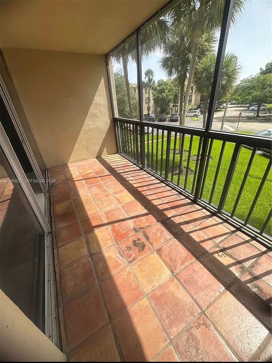 Building Photo - 10845 SW 112th Ave #204