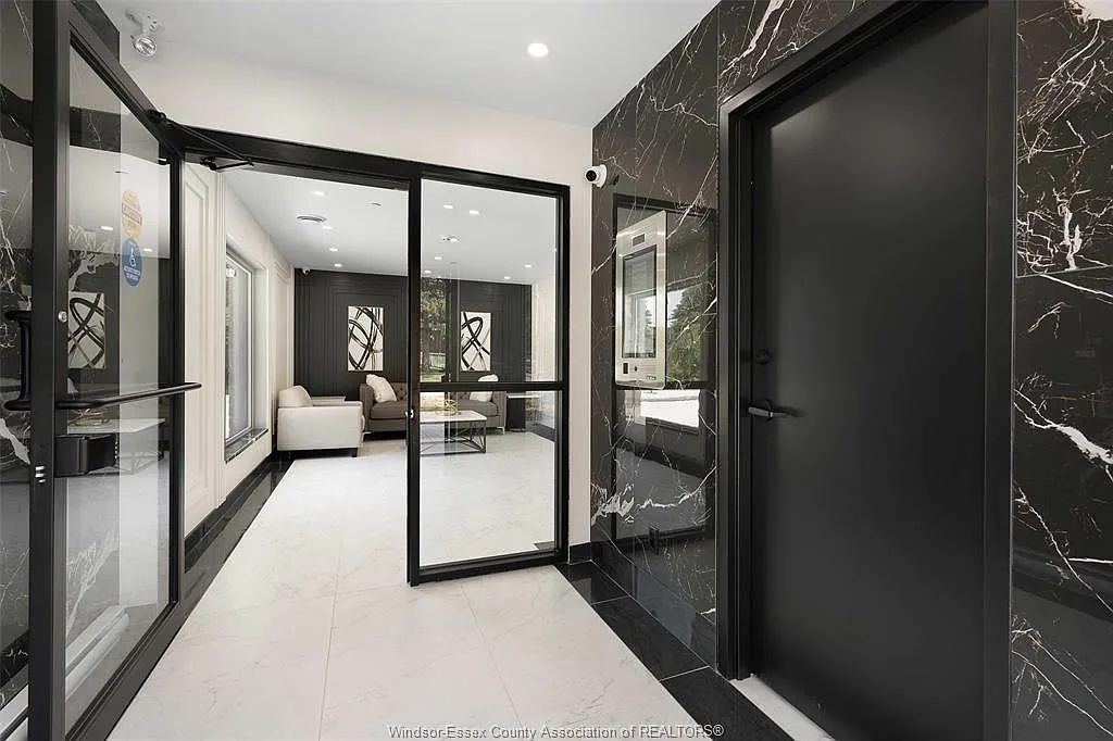 1 bed, 1.0 bath, $2,100 — Photo 3