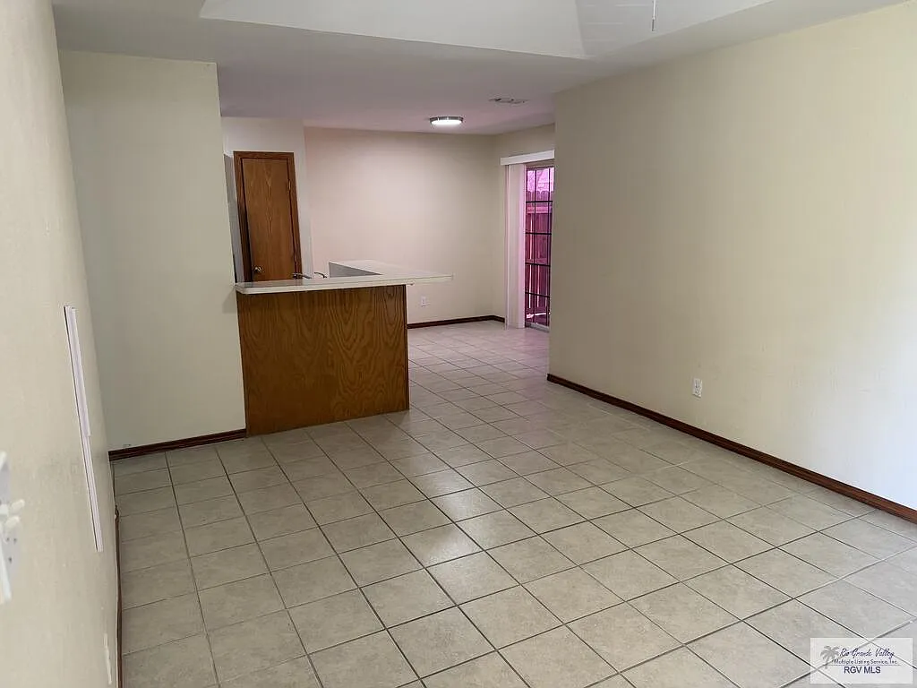 2 bed, 2.0 bath, 1100 sqft, $130 — Photo 2