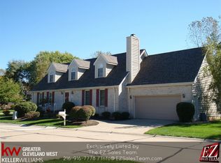 21727 Gatehouse Ln, Rocky River, OH 44116