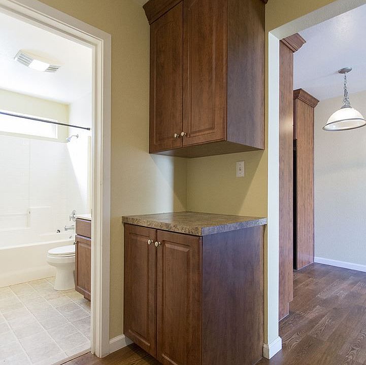 1st image of 368 Roosevelt St APT 5