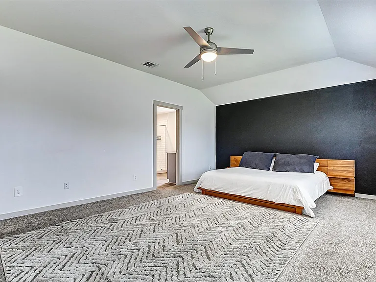 1731 William Scott St — Photo 27