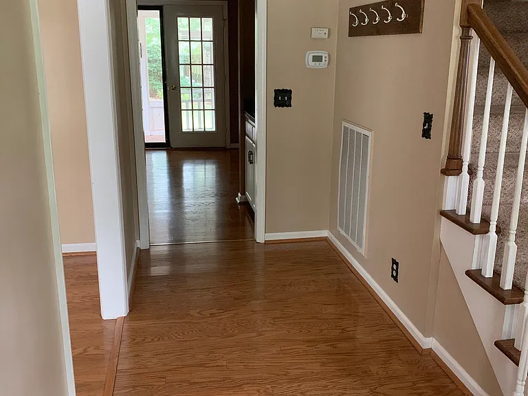 637 Sugartree Ln — Photo 9