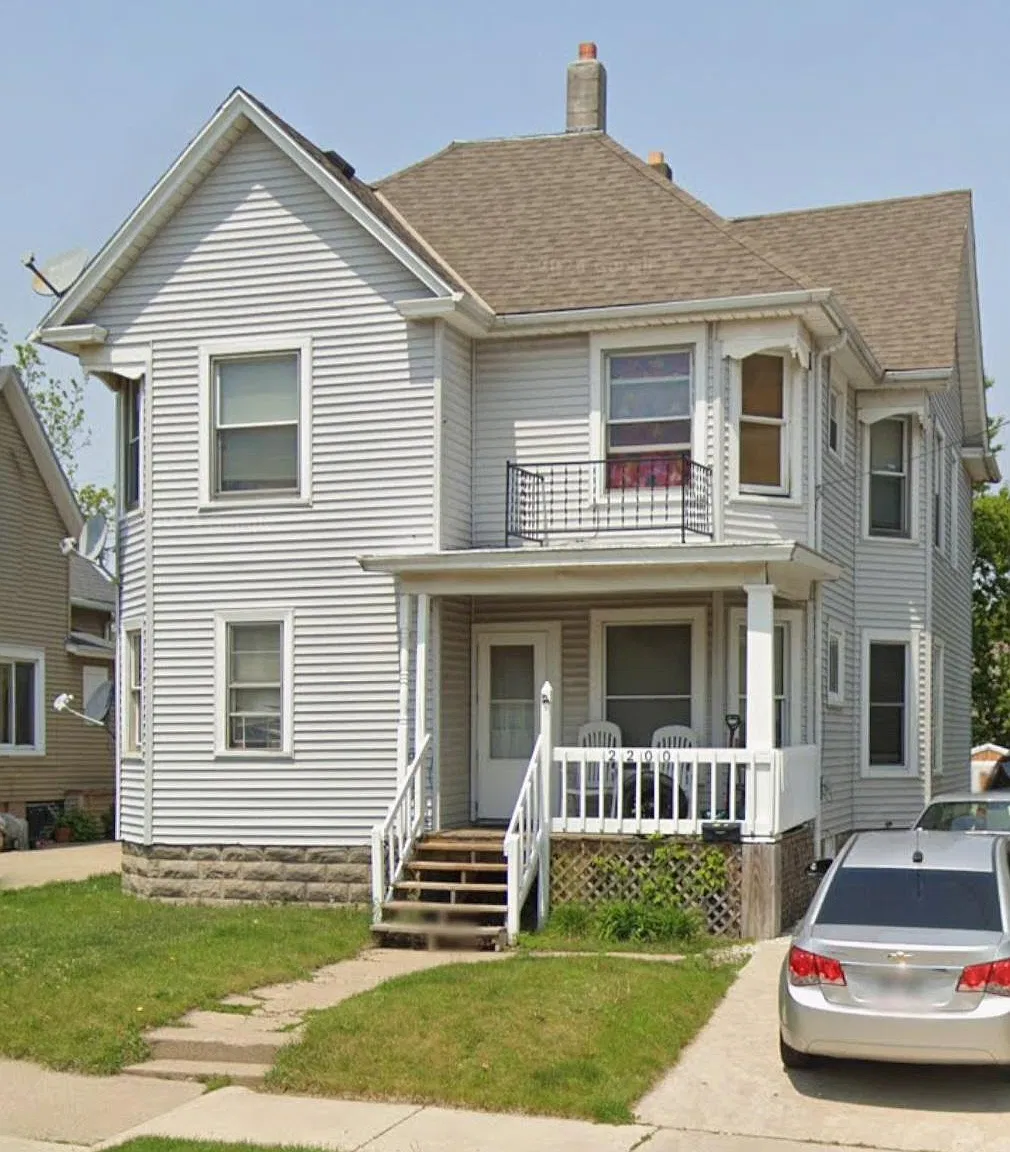 3 bed, 1000 sqft, $1,350 — Photo 1