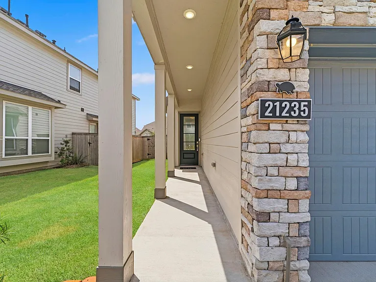 21235 Doubtful Canyon Dr — Photo 3