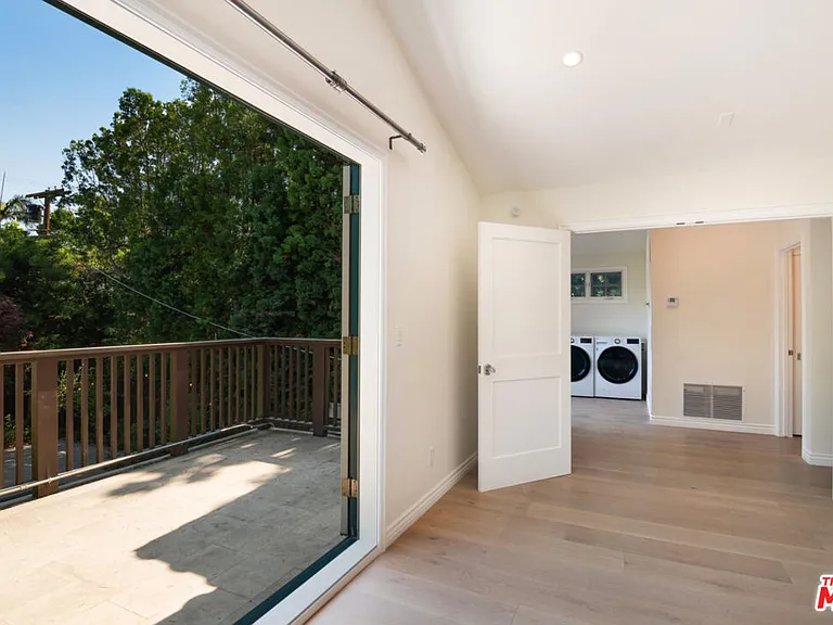 552 Wilcox Ave — Photo 28