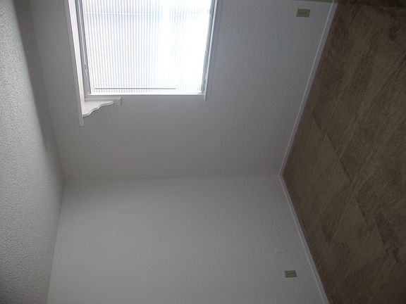 5th image of 914 Calico Hills Ct